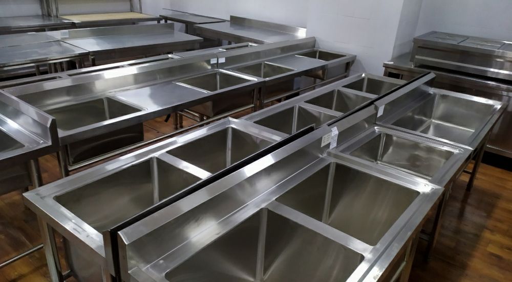 Стол стеллажи Мойки кафе Астана кафе  ресторанов Нержавейки кухня