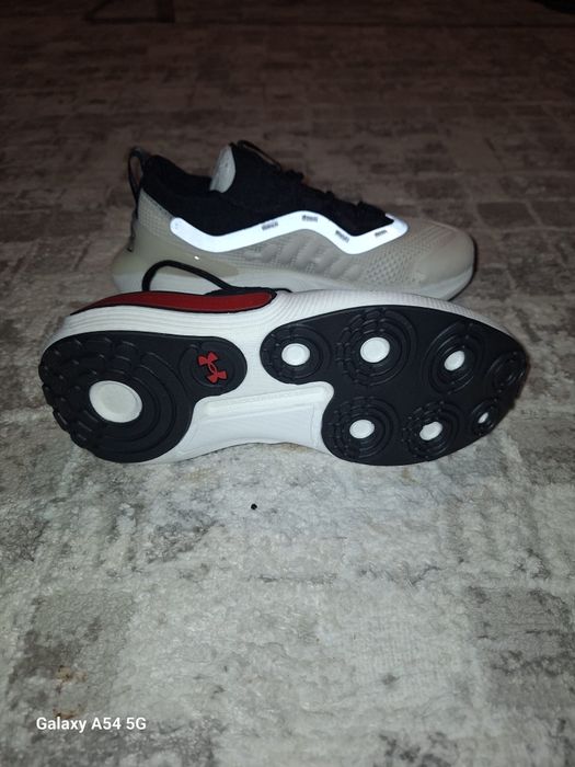 Adidasi Under Armur noi 39