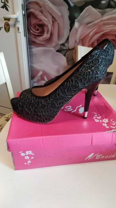 Елегантни дамски обувки