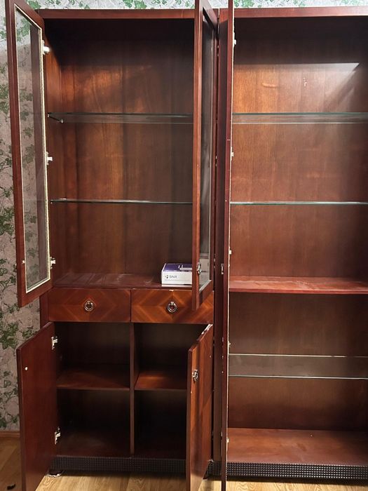 Книжный сервант б/у