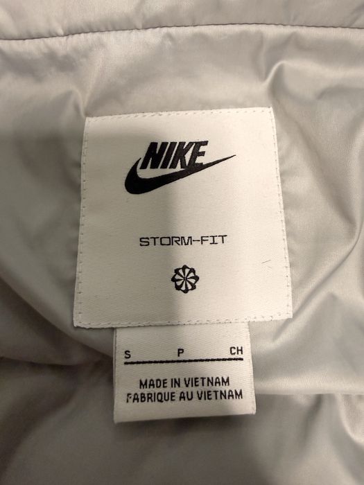 Nike storm fit S