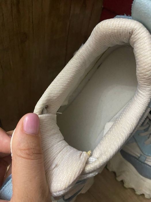 Женские кроссовки