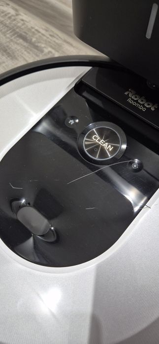 Robot aspirator iRobot Roomba i7+