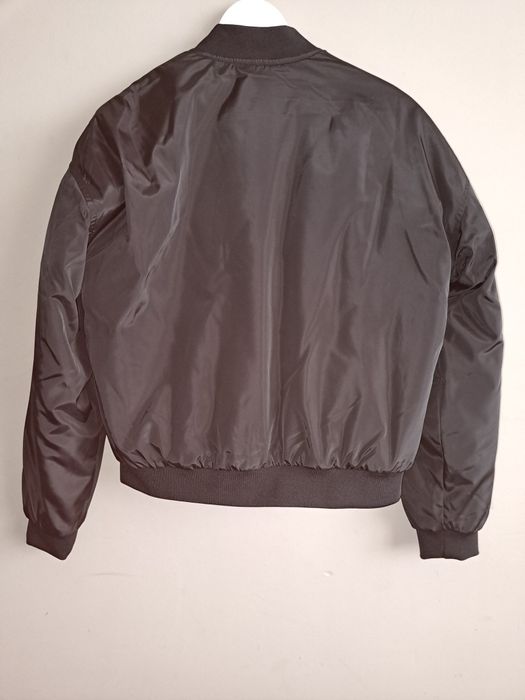 Черно яке бомбър