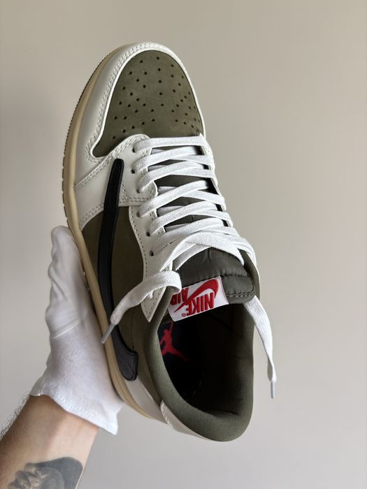 Nike x Travis Scott Air Jordan 1 Low OG Medium Olive | EU 42 | Отлично състояние