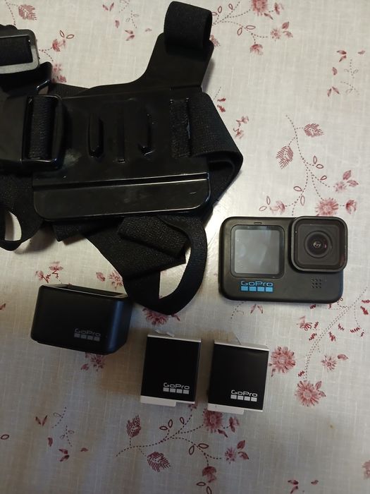 Vând GoPro hero 11 impecabil + accesorii