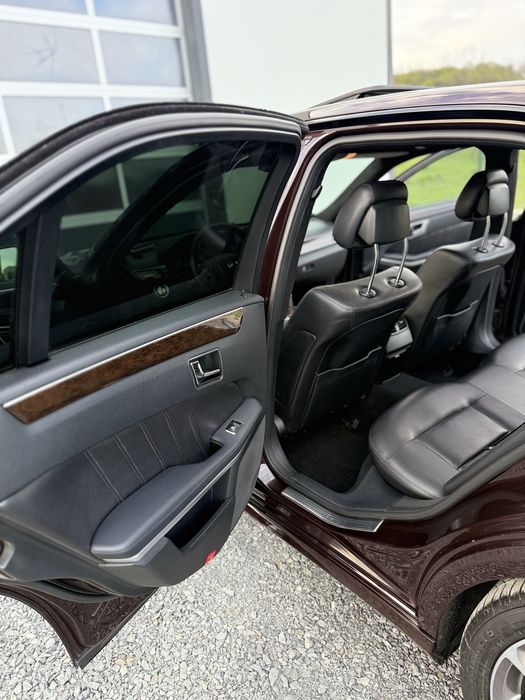 Mercedes-Benz E350  (W212)  3.0 V6  265 CP   2010