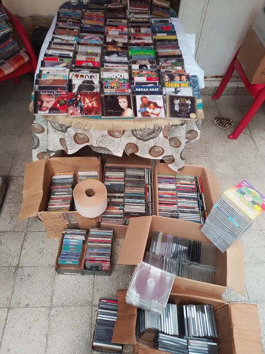 Colecție în jur de 400 cd uri originale cu artisti consacrati