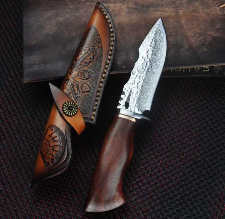 Cutit japonez Damasc, 107 straturi, miez VG 10, teaca piele bovina