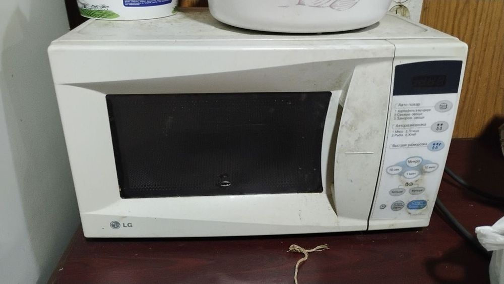 LG  Microwave white