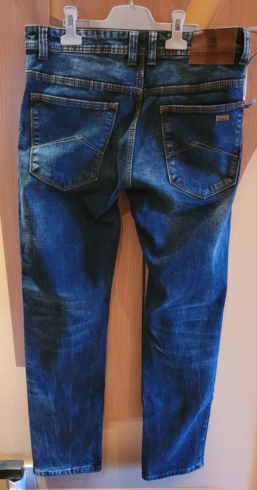 Продавам мъжки дънки