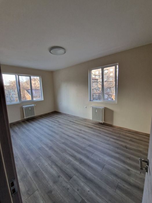 Дава се под наем Тристаен апартамент в София, Център - 78 кв.м за 520 € - Снимка #2