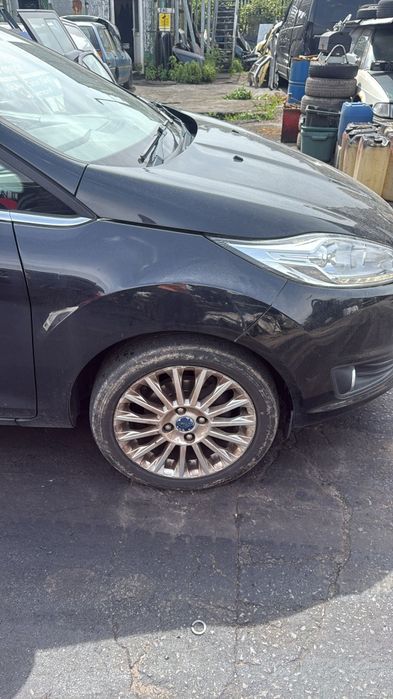 Bara fata aripa far capota trager radiator ventilator Ford Fiesta, an 2015