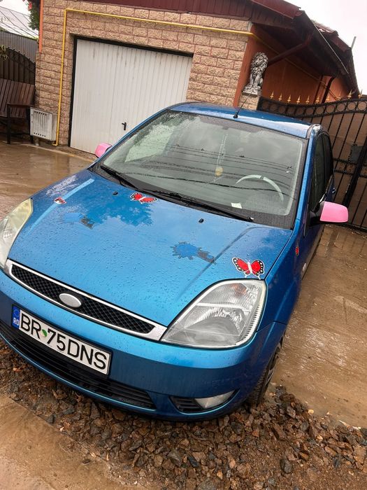 Vând Ford fiesta