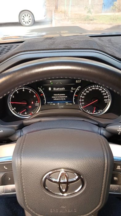 Продам  Тайоту Ланд Крузер 300