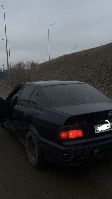 Продаю bmw e36 318i
