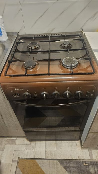 Продам газовую плиту
