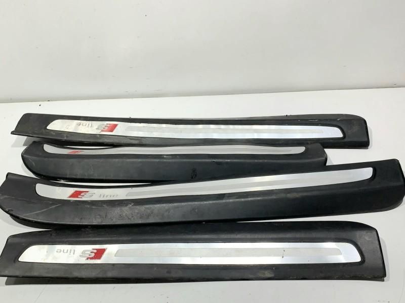 Set ornamente praguri S-line Audi Q7 4L SUV 4L0853376F