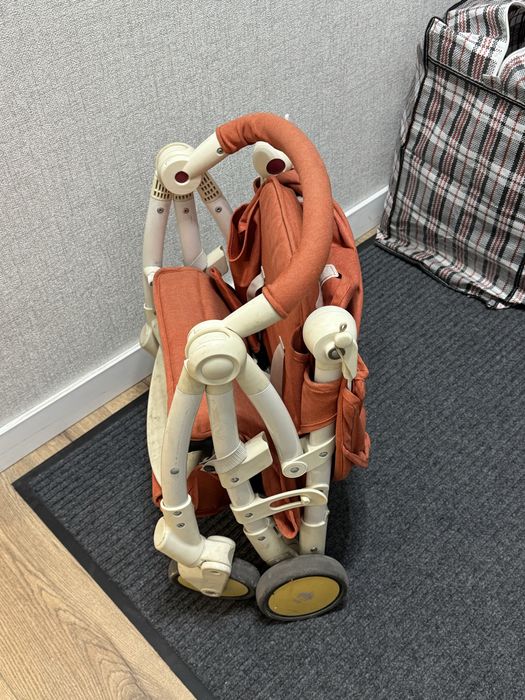 Продам коляску, легкую прогулка