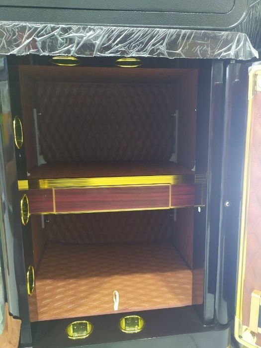 Сейф Hi-Tech высокотехнологичный, ультра современный. толстостенный,