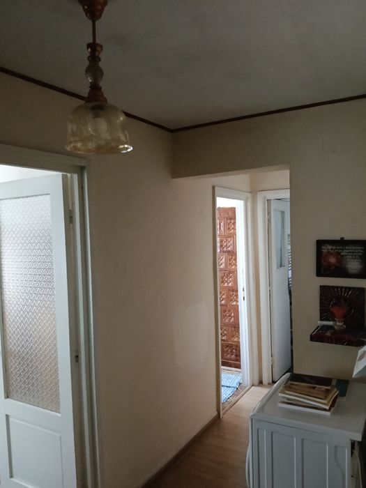 Vând apartament 3 camere, zonă liniștită, zona Liceului Ștefan cel Mare
