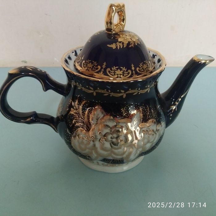 Чайники фарфоровые заварочные