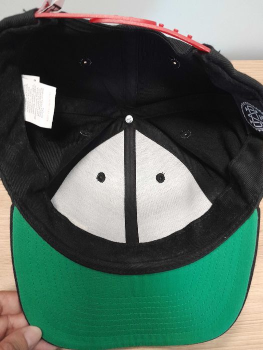 Шапка с козирка DC