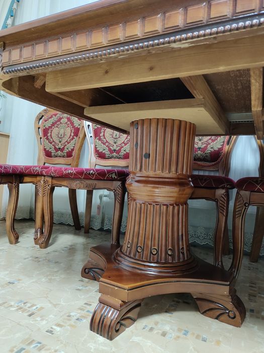 Стол со стульями