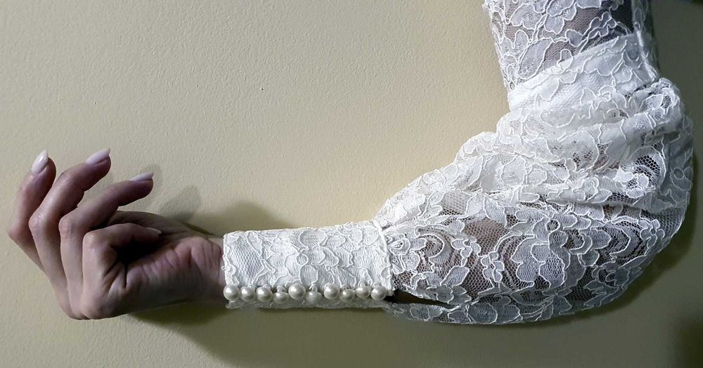 Rochie alba/ivory din dantela, cu perle