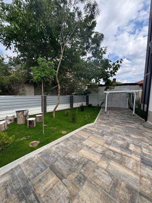 Тристаен за продажба в кв. Триъгълника