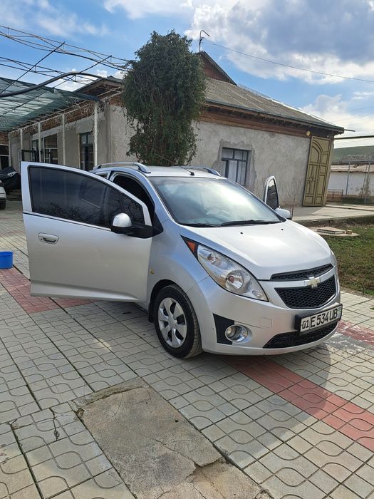 Спарк срочно сотилади