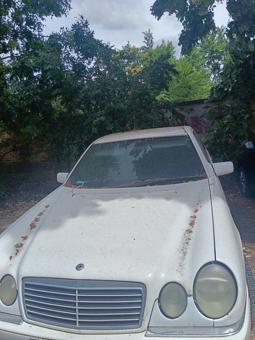 Mercedes E300 pentru DEZMEMBRAT!