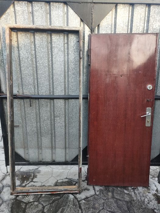 Продам советскую металлическую дверь