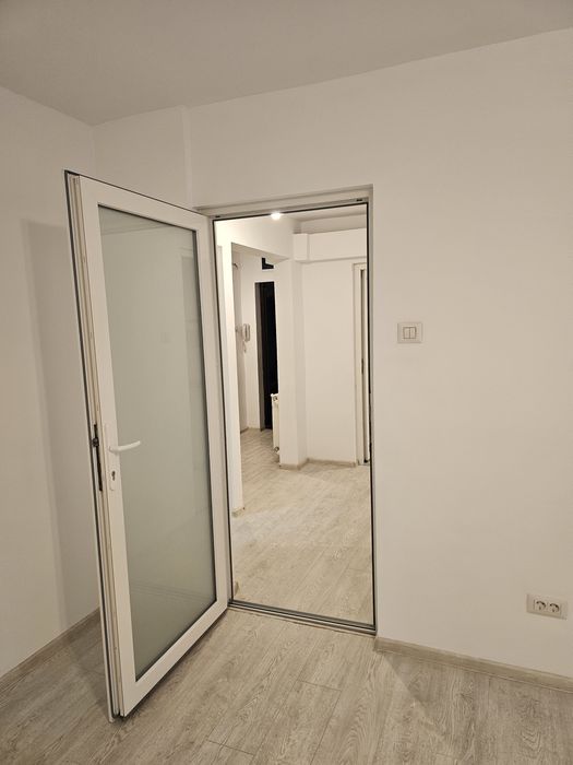 Închiriez apartament două camere