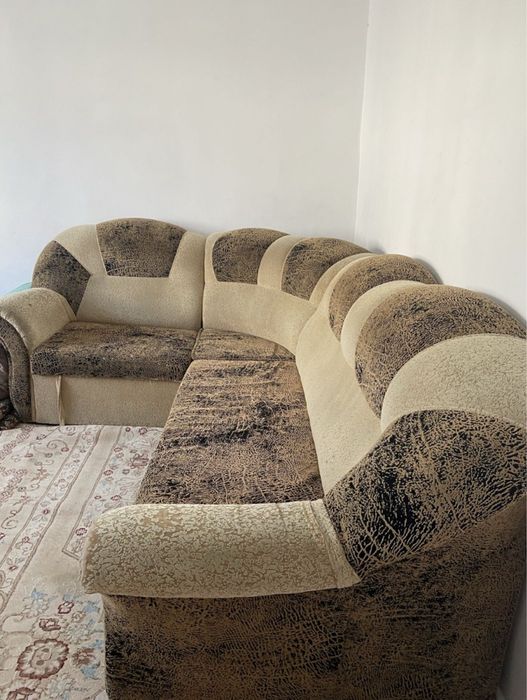 Продам диван в хорошем состояние