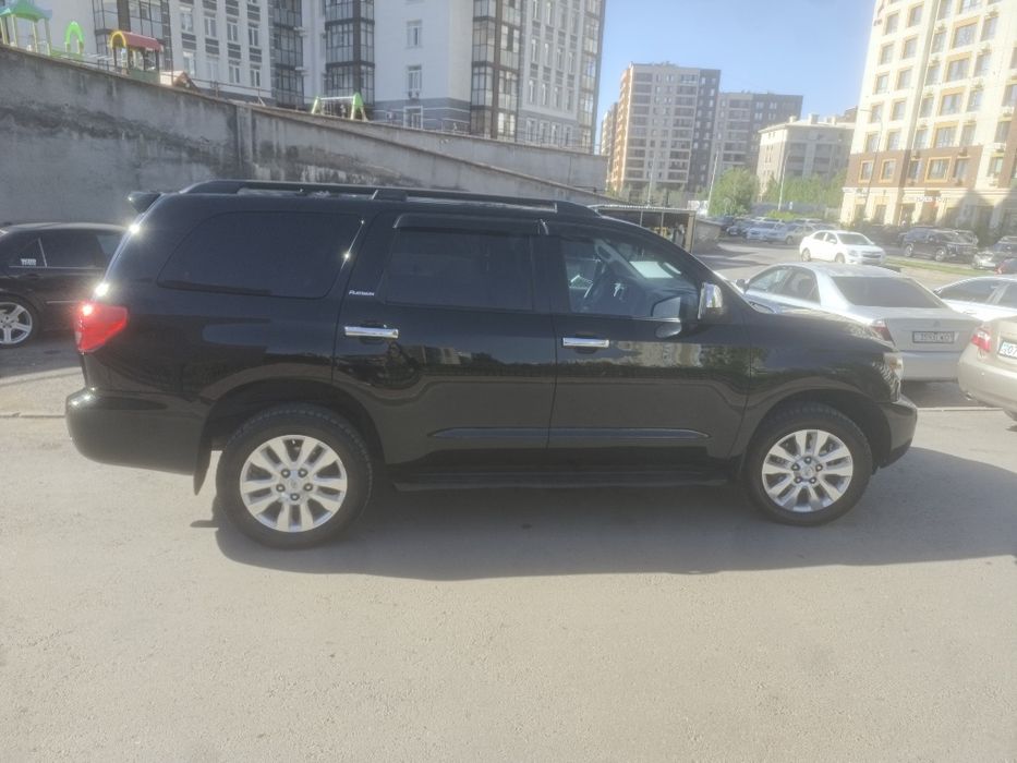 Toyota Sequoia, 2010