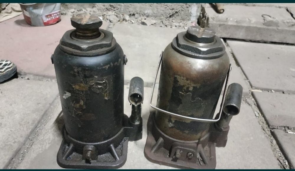 Домкраты рабочие почти новые