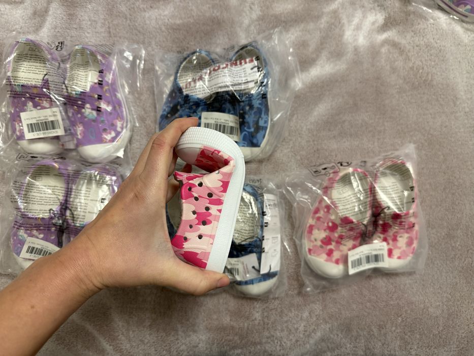 Papuci noi marimea 20