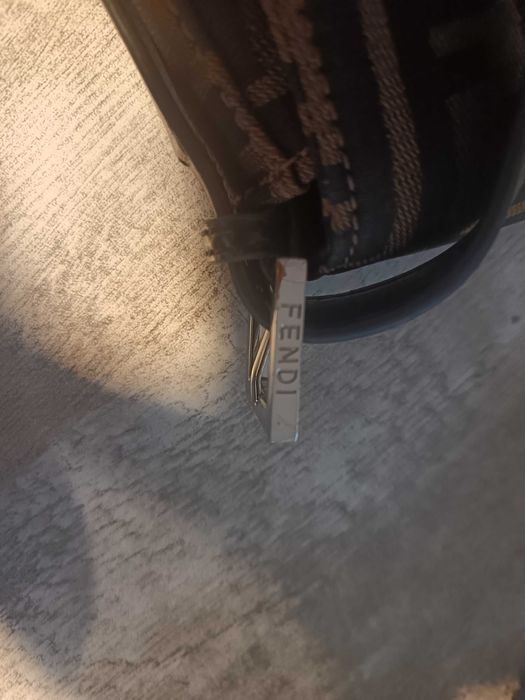 Vând geanta noua Fendi