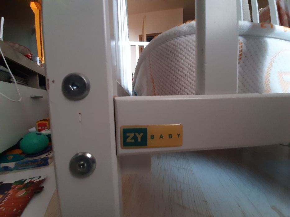 Бебешка кошара с матрак в отлично състояние