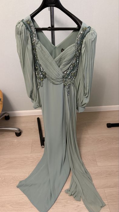 Новое шикарное платье вечернее