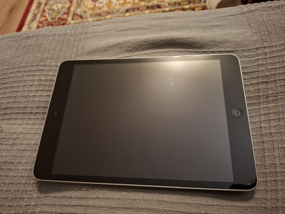 Vand iPad mini model A1432, pentru piese