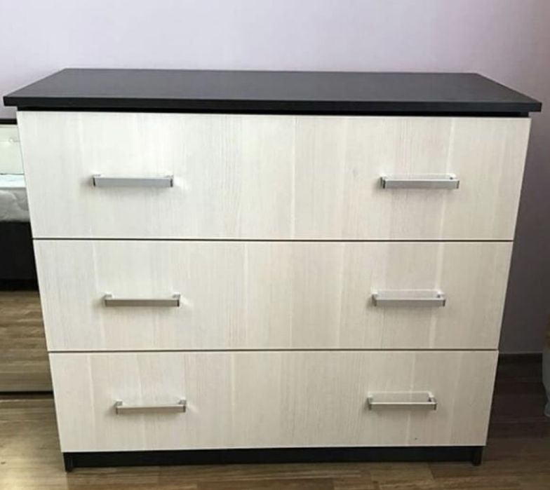 Продам прикроватки и комод