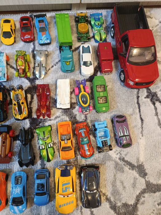 Lot mare peste 45 mașinuțe copii - Hot Wheels, Monster Truck, Disney Cars Dinoco