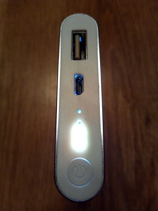 Baterie/acumulator extern, 8000 mAh,5V argintiu,nou!