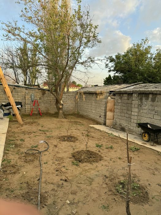 Uchastka Uy sotiladi.