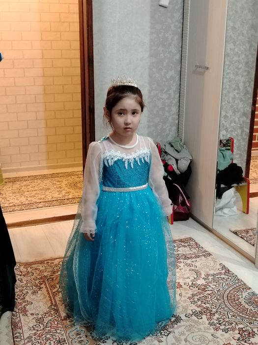Продам платье Эльзы 5-6 лет