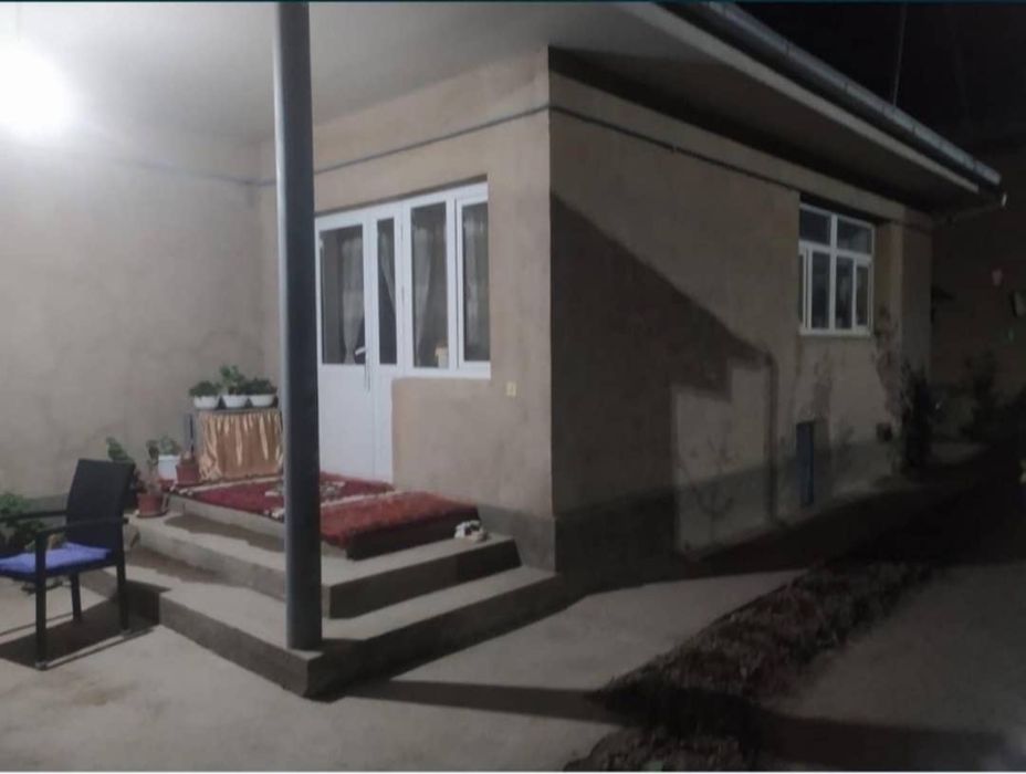 Уй сотилади.Бустонлиқ тумани Қорабой (Абай) қишлоғи Найман кучаси 27уй