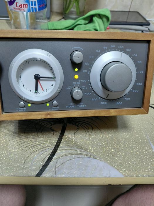 Vind radio Tivoli Henry Kloss model three