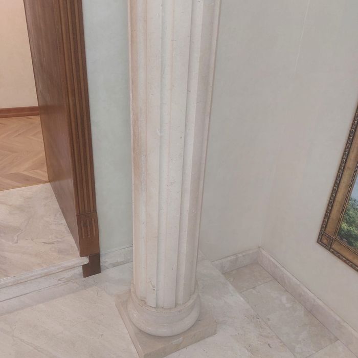 Мраморные полуколонны